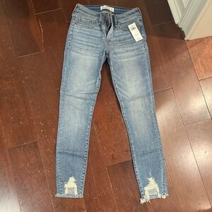 NWT Abercrombie Blue Distressed Jeans Size 25